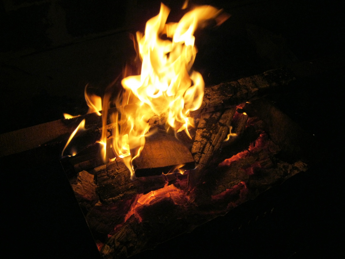 Bonfire-Wallpapers-1323156460_86